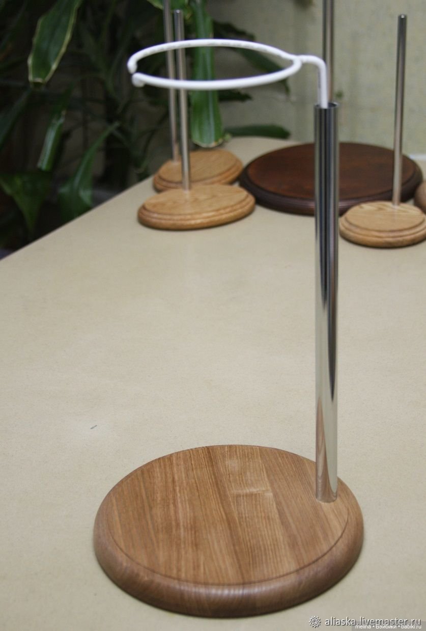 Стенды из массива ясеня для кукол от 30см до 85см (фото 4)