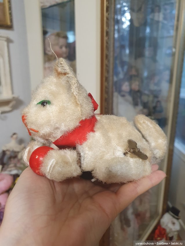 Редкая старинная заводная игрушка кот с мячом. Япония