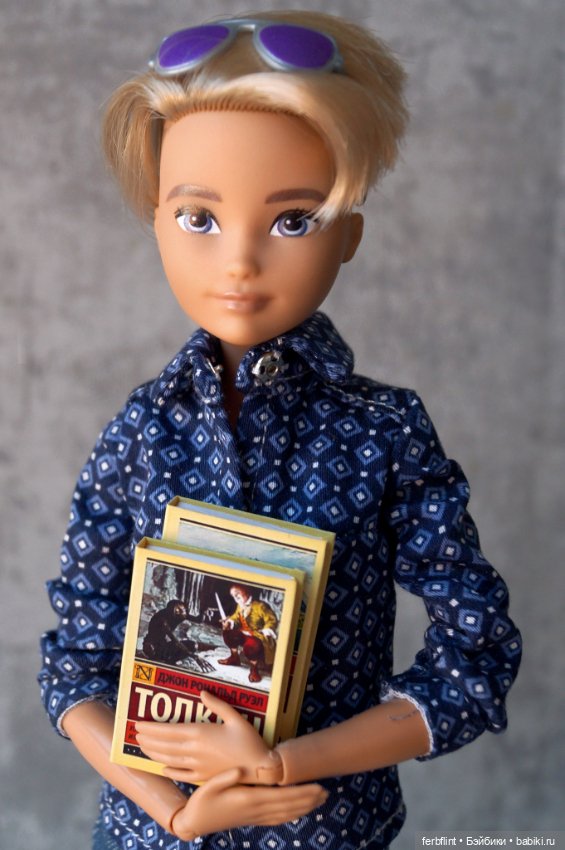 Книги Дж.Р.Р. Толкина в масштабе 1:6 (фото 4)