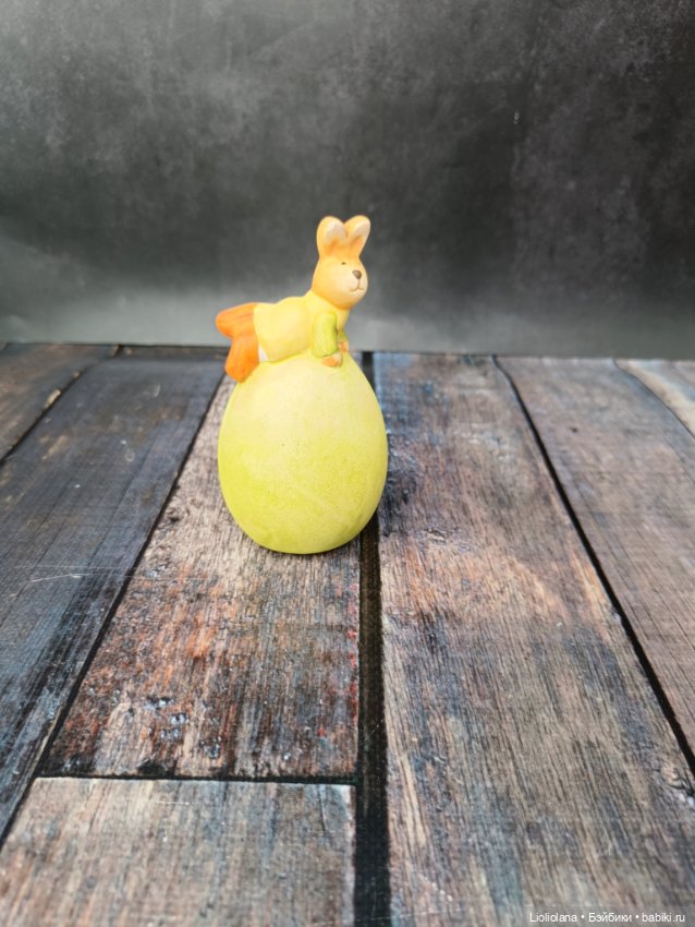 Статуэтка Пасхальный Кролик на яйце (фото 4)