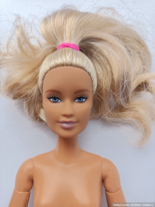 Гибрид Барби теннисистки на йоге