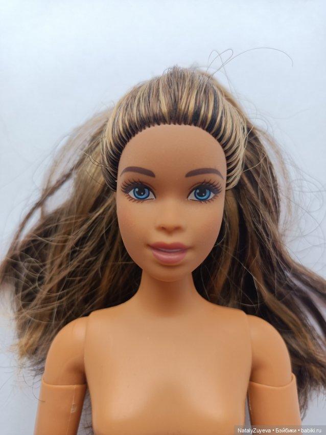 Гибрид Барби учёной на йоге танцовщице