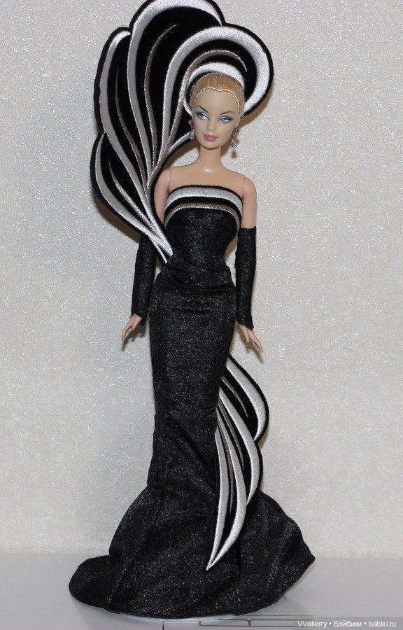 Fashion doll 45th Anniversary Barbie by Bob Mackie 972283