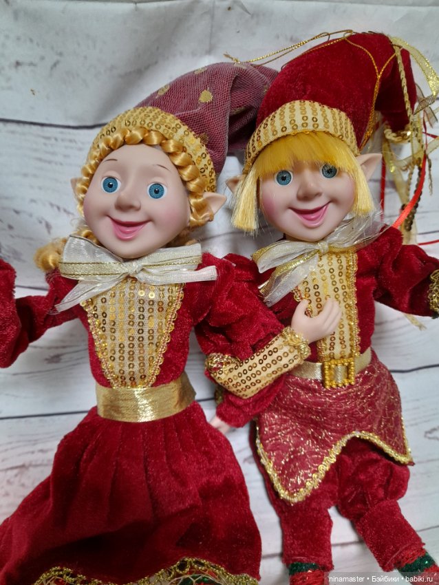 Очаровательная пара эльфов в бордо