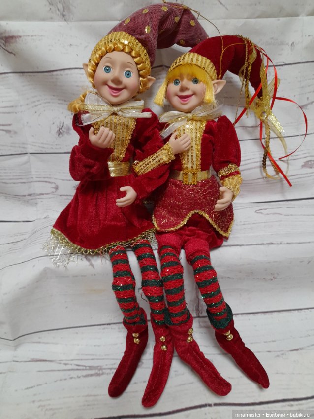 Очаровательная пара эльфов в бордо