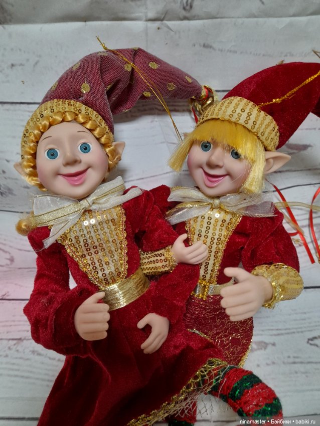 Очаровательная пара эльфов в бордо