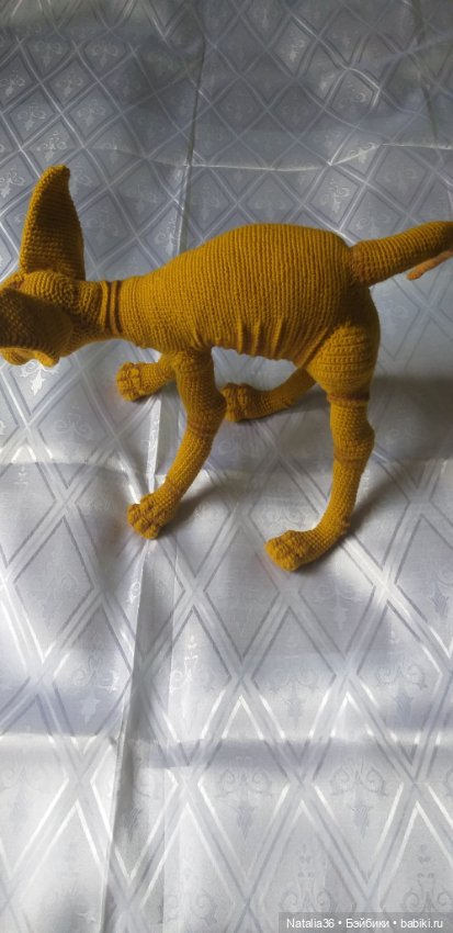 Вязаный сфинкс на металлическом каркасе (фото 3)