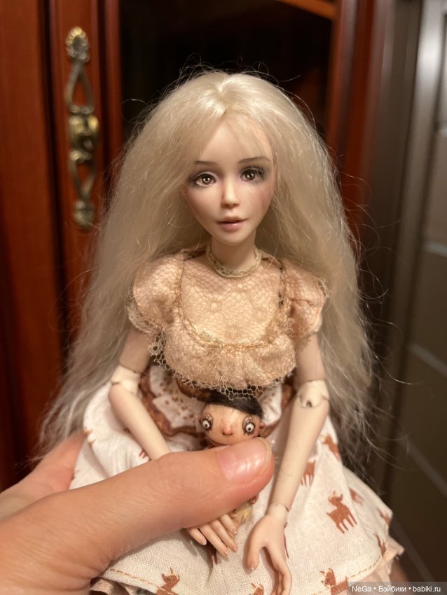 Фарфоровая шарнирная кукла Оленька (фото 9)