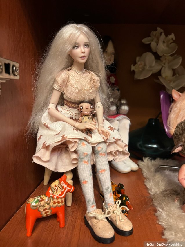 Фарфоровая шарнирная кукла Оленька (фото 2)