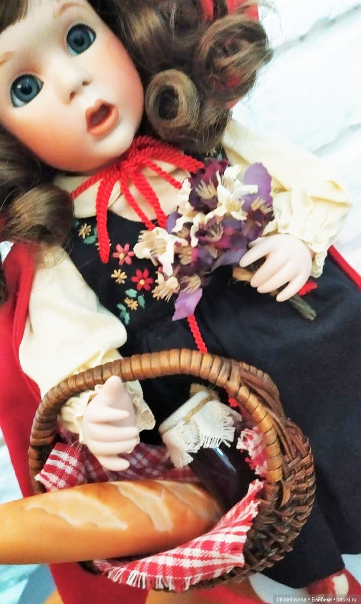 Красная Шапочка, полностью фарфоровая (422,1) (фото 2)