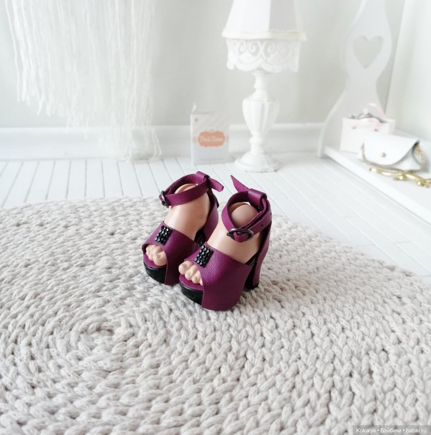 Туфли в ассортименте на каблуках на Paola Reina BJD