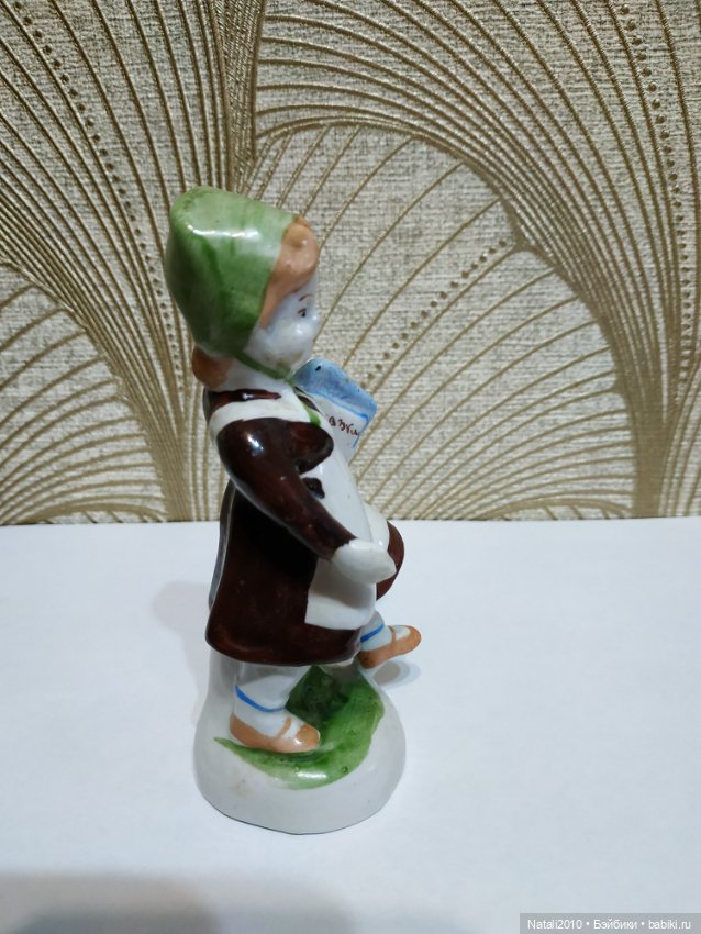 Статуэтка " Девочка с азбукой" завод Бронницы 40-50гг СССР (фото 2)