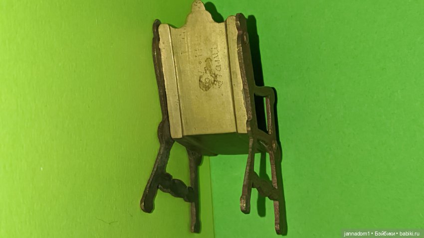 Металлический стульчик для пупсика