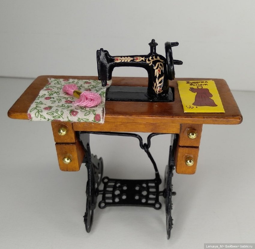 Швейная машинка сувенирная, подойдёт для кукольного домика 1/12, новая