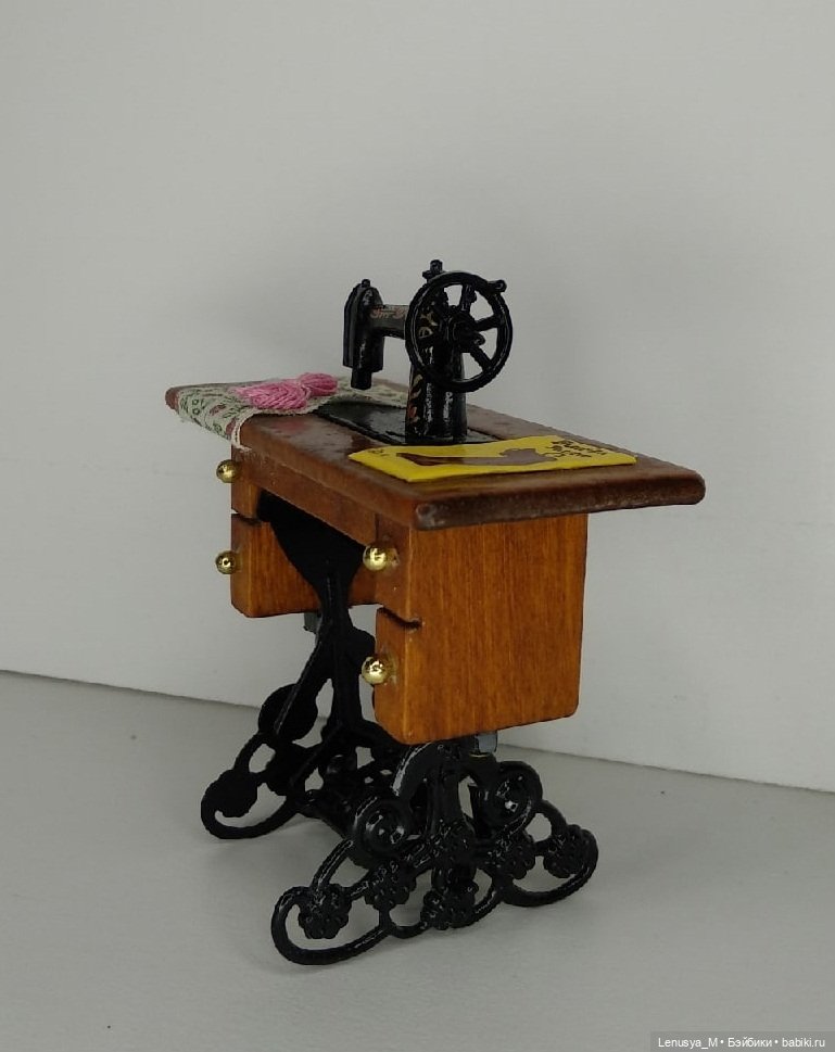 Швейная машинка сувенирная, подойдёт для кукольного домика 1/12, новая (фото 6)