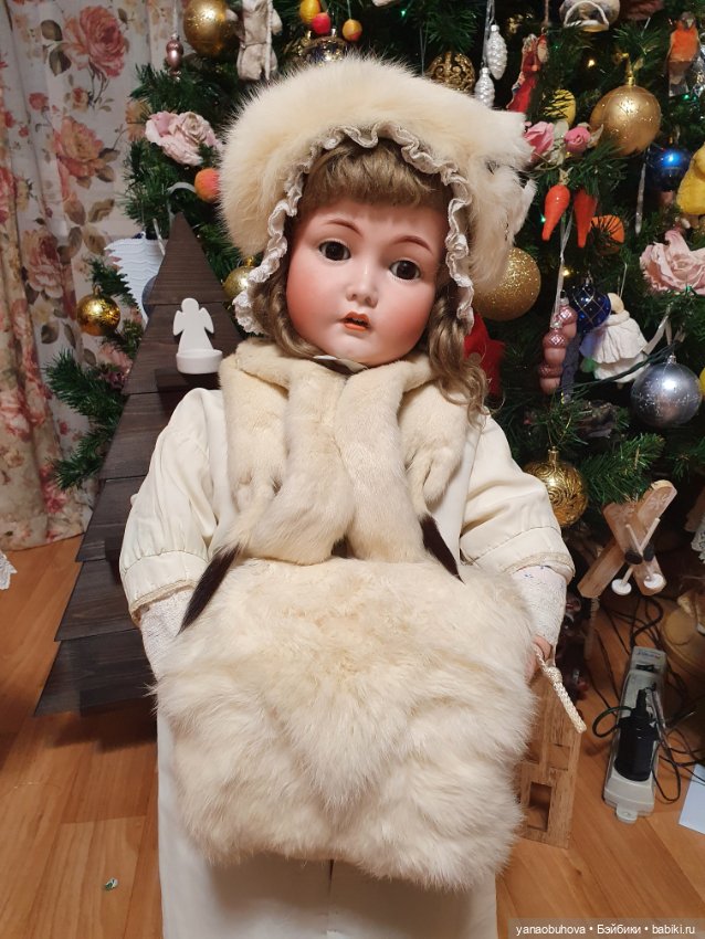 Две винтажные детские муфты для больших антикварных красавиц