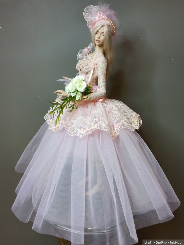 !!!Королевский комплект из платья, шубки, шляпки, трусиков, чулок, подвязки, клатча, броши и букета