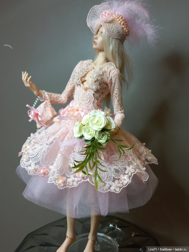 !!!Королевский комплект из платья, шубки, шляпки, трусиков, чулок, подвязки, клатча, броши и букета (фото 9)