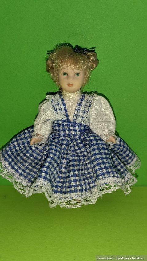 Фарфоровая куколка, родной аутфит, высота 12,5 см