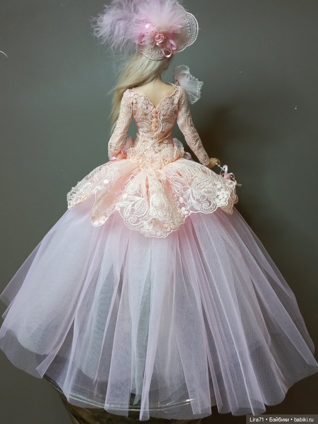 !!!Королевский комплект из платья, шубки, шляпки, трусиков, чулок, подвязки, клатча, броши и букета