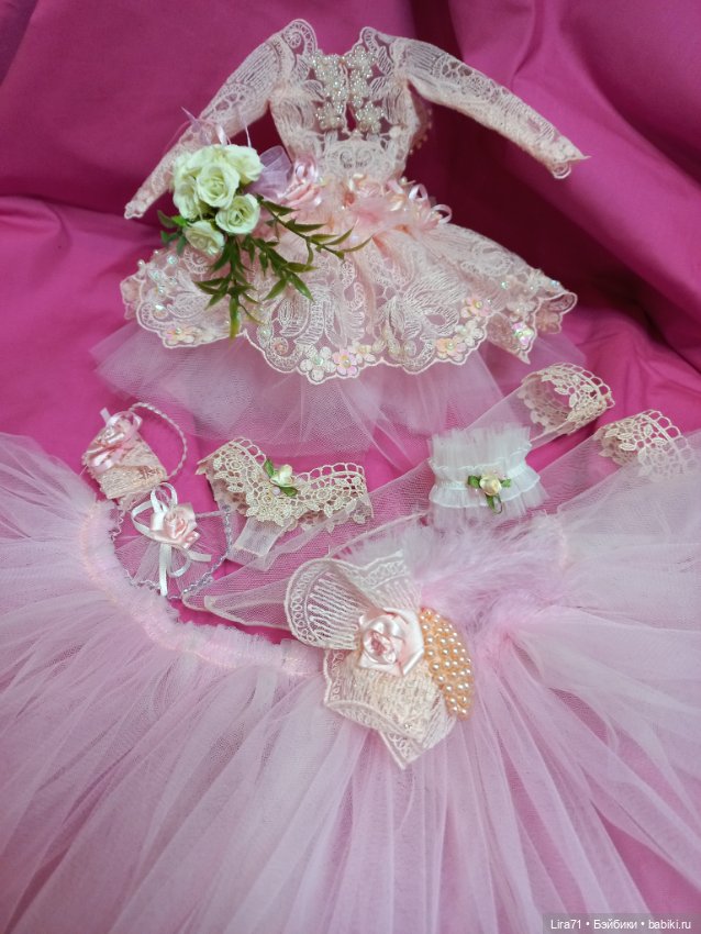 !!!Королевский комплект из платья, шубки, шляпки, трусиков, чулок, подвязки, клатча, броши и букета