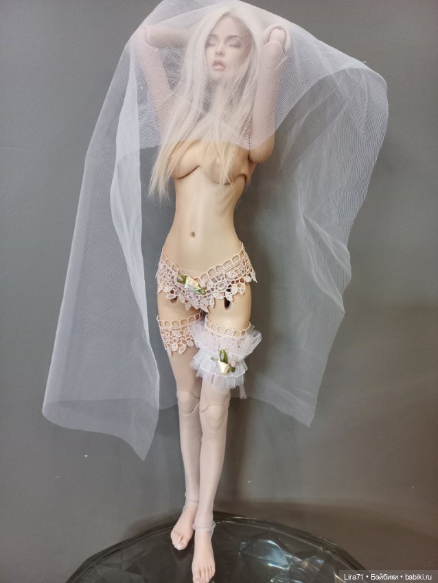 !!!Королевский комплект из платья, шубки, шляпки, трусиков, чулок, подвязки, клатча, броши и букета