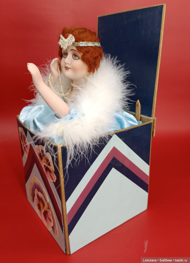 Фарфоровая кукла - половинка. Музыкальная. Шарманка. США (фото 4)