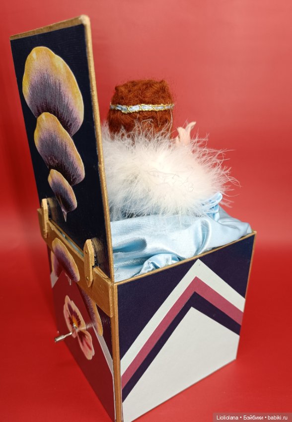 Фарфоровая кукла - половинка. Музыкальная. Шарманка. США (фото 9)