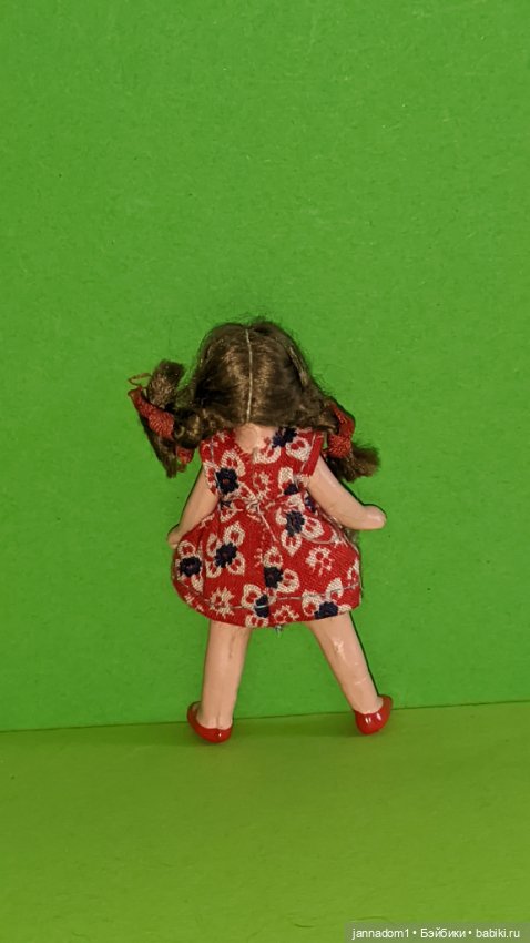 Керамическая немецкая куколка с косичками, высота 7 см (фото 5)