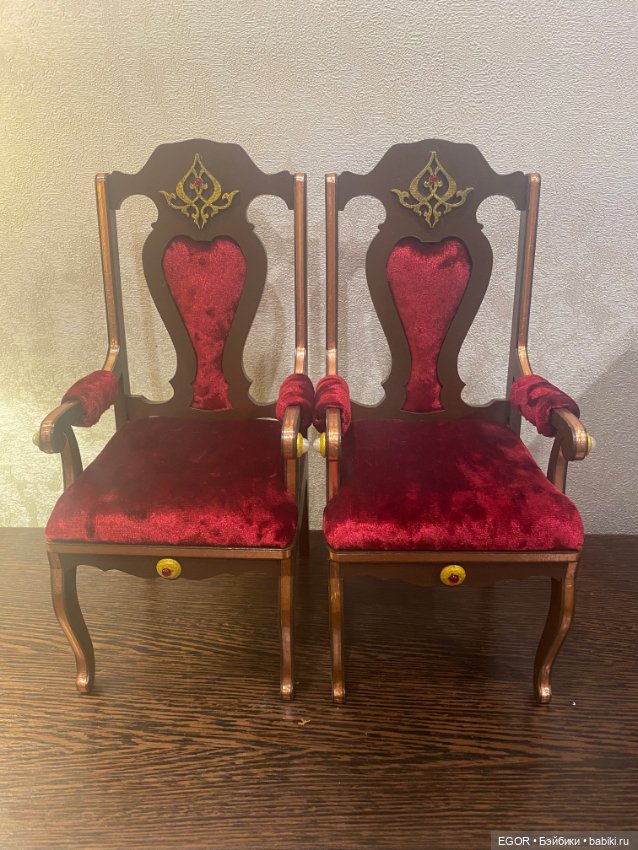 Царское антикварное кресло с топорами!