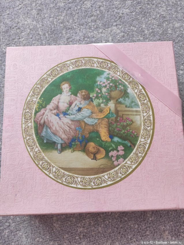 Фарфоровая плакетка — Статуэтки