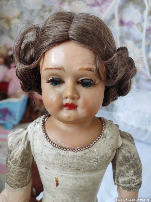Очень красивая антикварная девочка