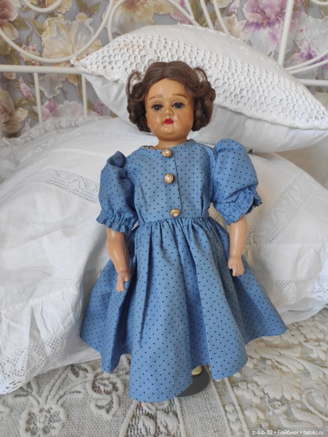 Очень красивая антикварная девочка