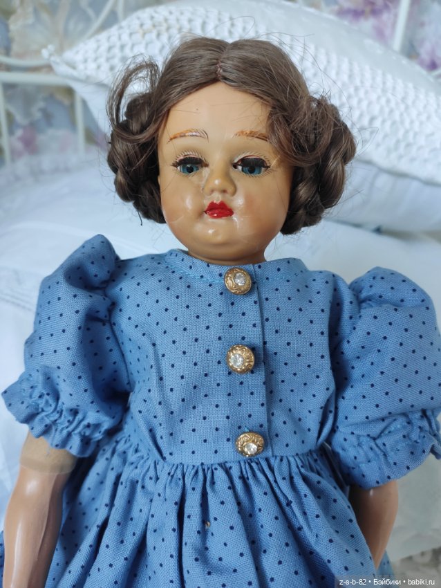 Очень красивая антикварная девочка