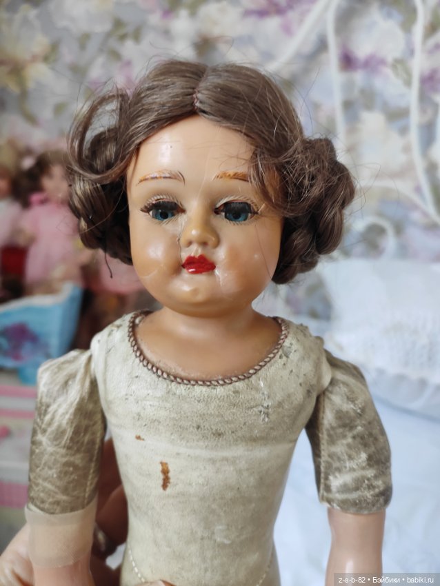 Очень красивая антикварная девочка