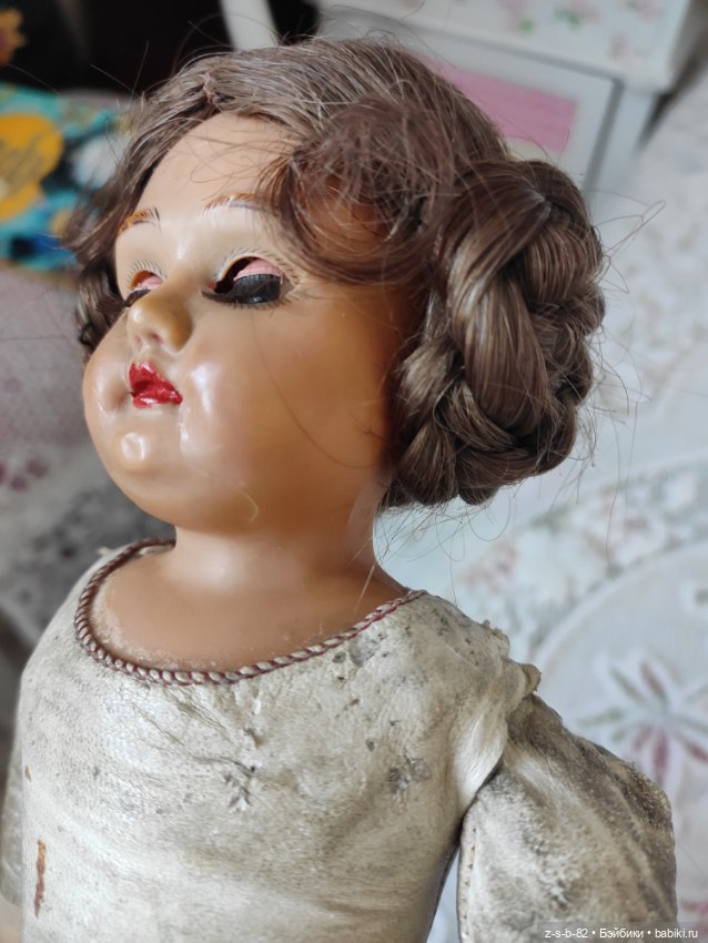 Очень красивая антикварная девочка