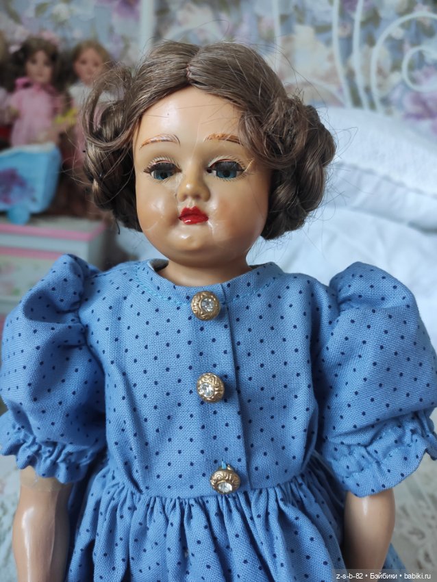 Очень красивая антикварная девочка