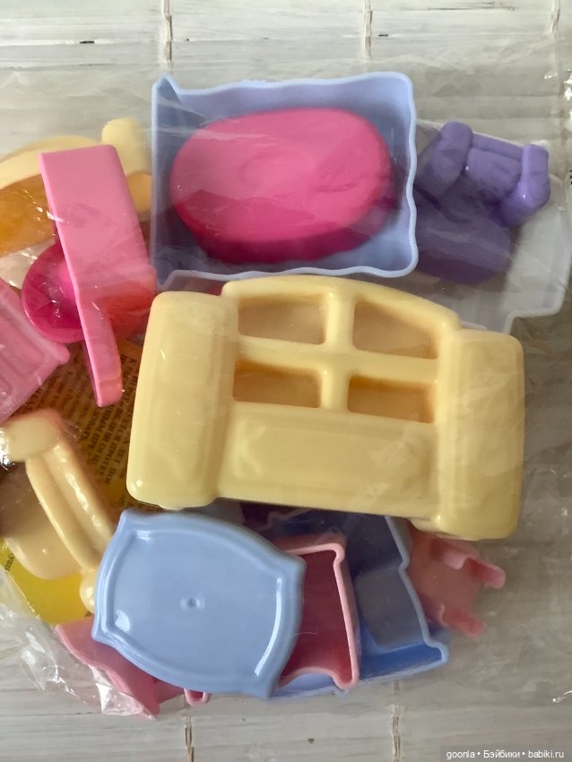 Продаю два набора миниатюрной пластиковой мебели (фото 10)