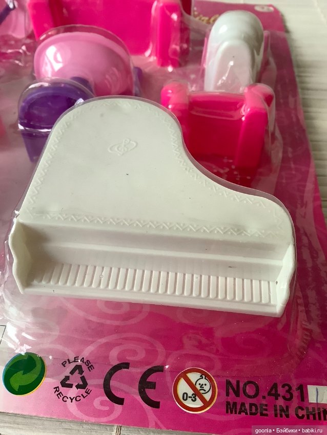 Продаю два набора миниатюрной пластиковой мебели (фото 2)