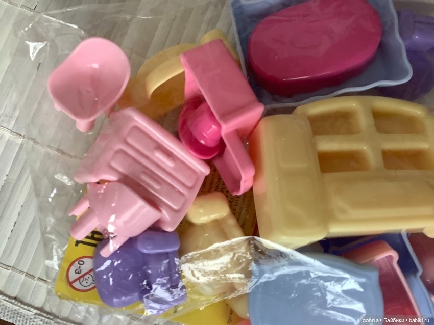 Продаю два набора миниатюрной пластиковой мебели (фото 9)