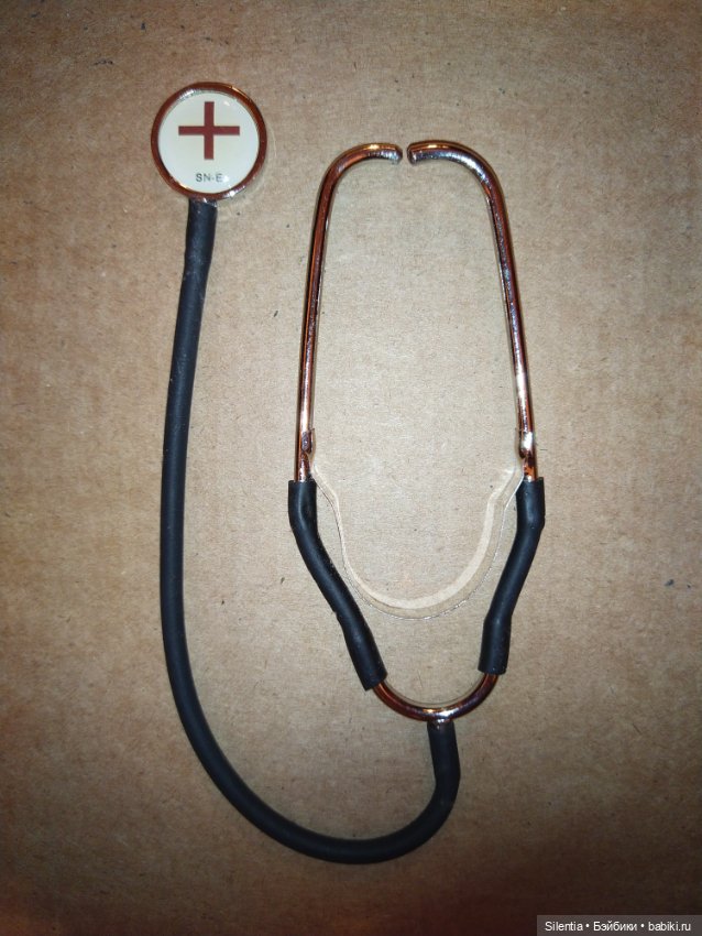 Стетоскоп, очки, фотоаппарат и банка пепси (фото 6)