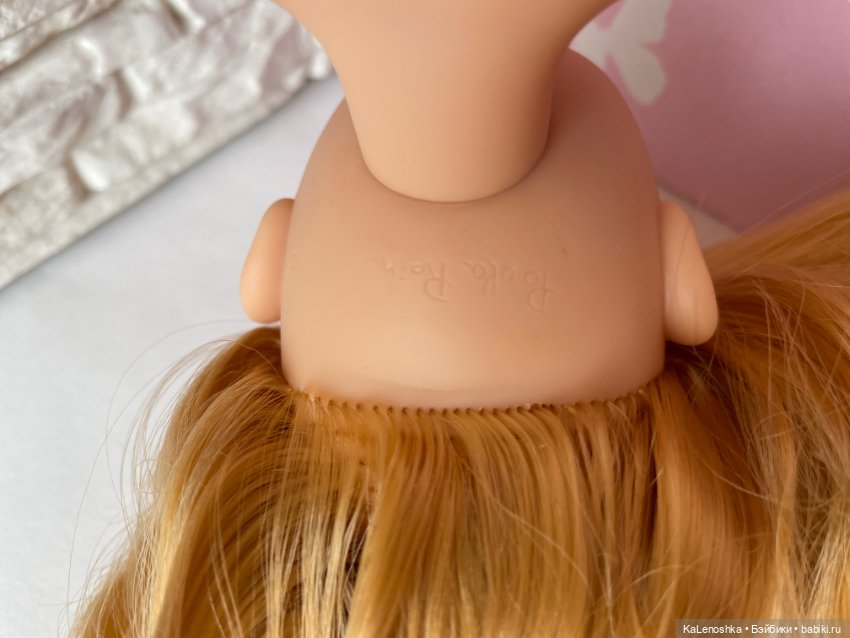 Даша с боковым пробором, медовыми глазами, золотыми волосами Паола Рейна(Paola Reina), нюд