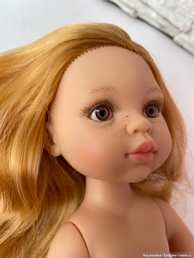 Даша с боковым пробором, медовыми глазами, золотыми волосами Паола Рейна(Paola Reina), нюд