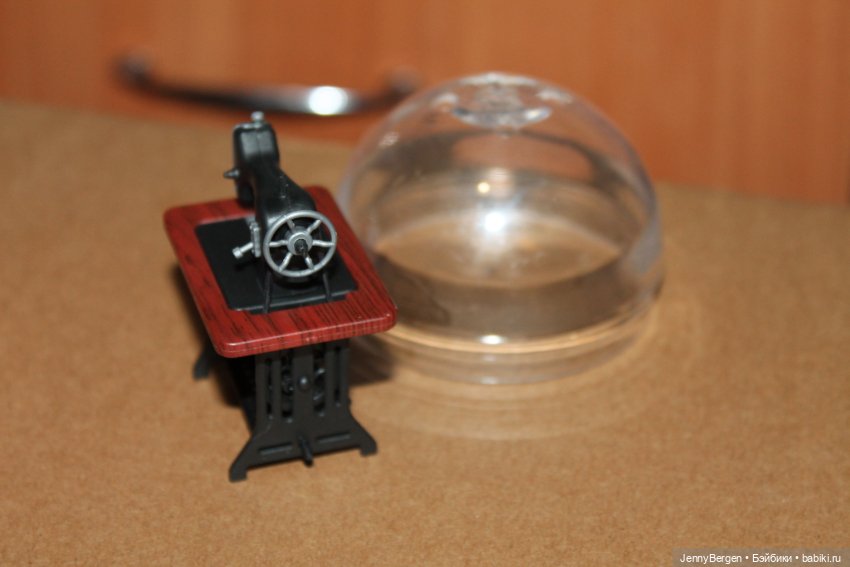 Миниатюрная швейная машинка (фото 5)