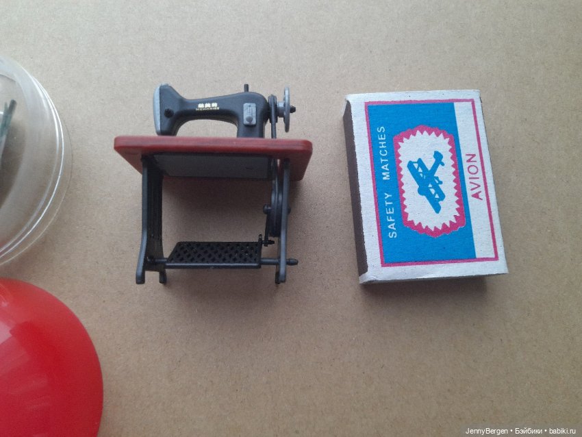 Миниатюрная швейная машинка (фото 6)