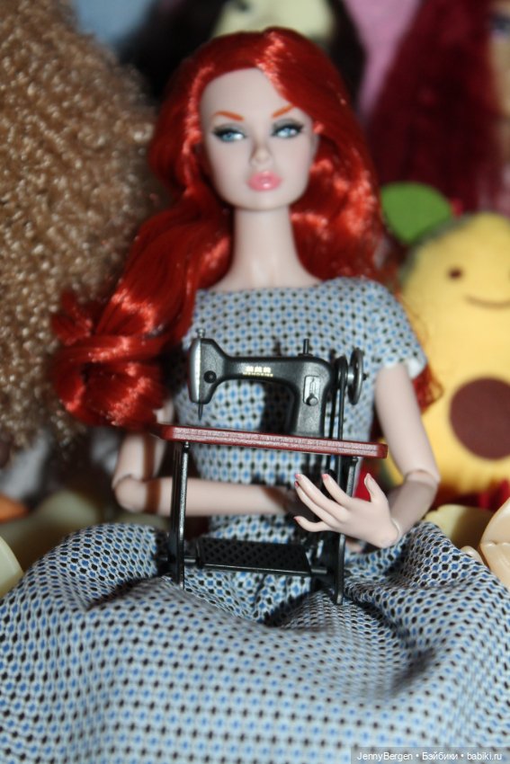 Миниатюрная швейная машинка (фото 3)