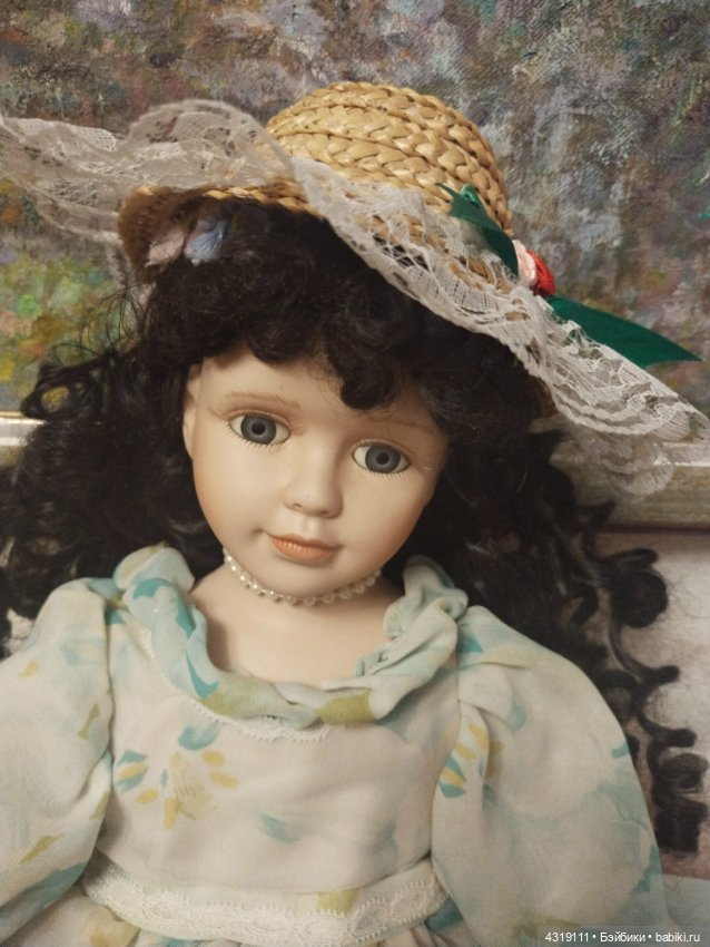 Изысканная фарфоровая брюнетка - интерьерная кукла (фото 2)