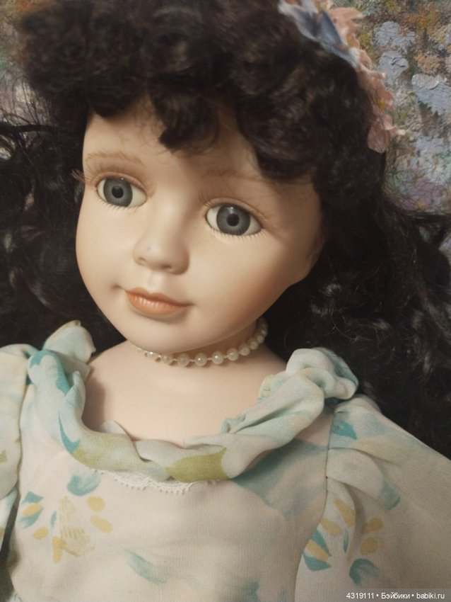 Изысканная фарфоровая брюнетка - интерьерная кукла (фото 6)