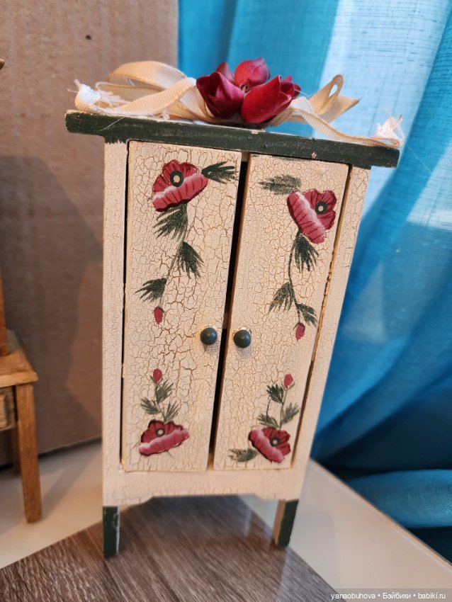 Мебель старенькая 50-60гг с миниатюрной посудой и утварью для кукольных домиков (фото 10)