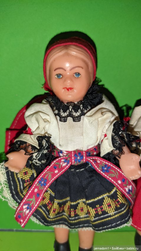 Куколки резиновые в национальных костюмах, Чехословакия, высота 15 см (фото 2)